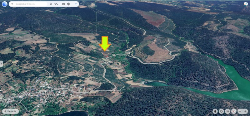 DijitalEmlak'tan Orhaneli Çınarcık köyünde Ful MAnzaralı Yola cephe Satılık 1.000 m2 Kıymetli Arazi.