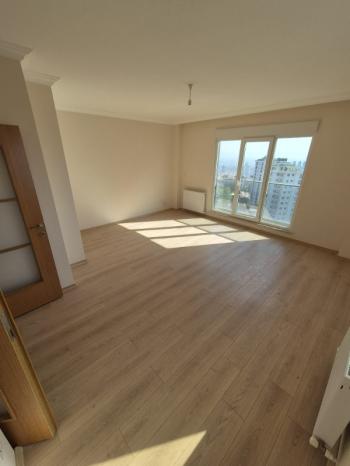 YAKACIK ÇARŞI MAHALLESİ'NDE 2+1 SATILIK DAİRE (TR / ENG)