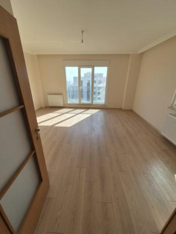 YAKACIK ÇARŞI MAHALLESİ'NDE 2+1 SATILIK DAİRE (TR / ENG)