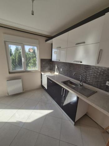 YAKACIK ÇARŞI MAHALLESİ'NDE 2+1 SATILIK DAİRE (TR / ENG)