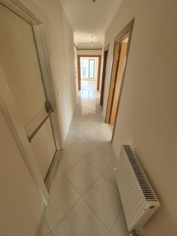 YAKACIK ÇARŞI MAHALLESİ'NDE 2+1 SATILIK DAİRE (TR / ENG)