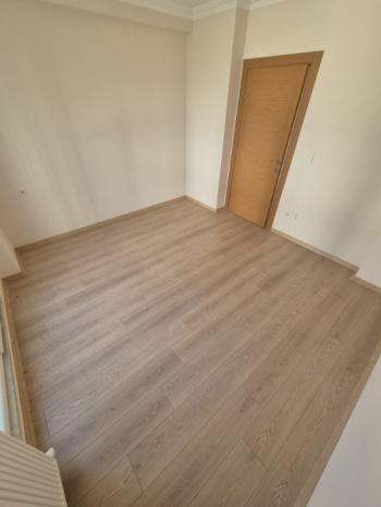 YAKACIK ÇARŞI MAHALLESİ'NDE 2+1 SATILIK DAİRE (TR / ENG)