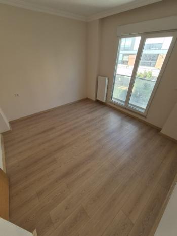 YAKACIK ÇARŞI MAHALLESİ'NDE 2+1 SATILIK DAİRE (TR / ENG)