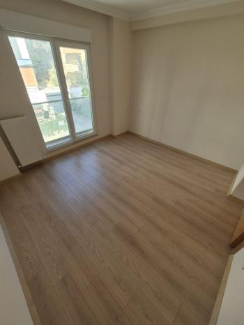 YAKACIK ÇARŞI MAHALLESİ'NDE 2+1 SATILIK DAİRE (TR / ENG)