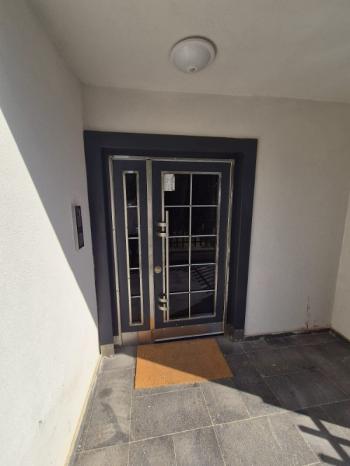 YAKACIK ÇARŞI MAHALLESİ'NDE 2+1 SATILIK DAİRE (TR / ENG)