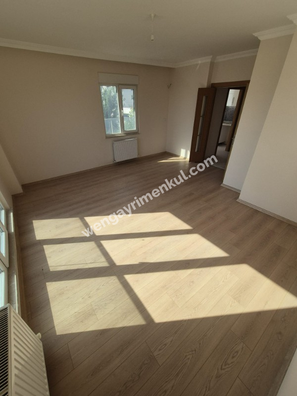 YAKACIK ÇARŞI MAHALLESİ'NDE 2+1 SATILIK DAİRE (TR / ENG)