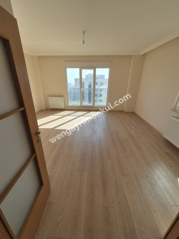 YAKACIK ÇARŞI MAHALLESİ'NDE 2+1 SATILIK DAİRE (TR / ENG)