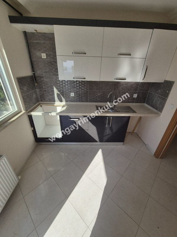 YAKACIK ÇARŞI MAHALLESİ'NDE 2+1 SATILIK DAİRE (TR / ENG)