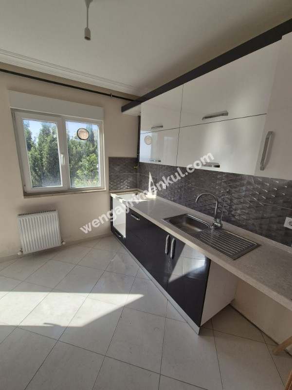 YAKACIK ÇARŞI MAHALLESİ'NDE 2+1 SATILIK DAİRE (TR / ENG)