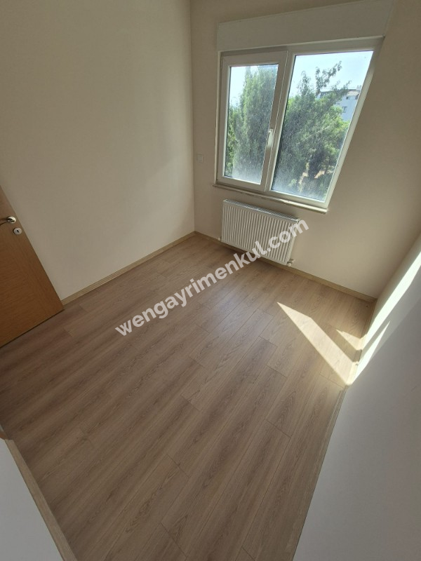 YAKACIK ÇARŞI MAHALLESİ'NDE 2+1 SATILIK DAİRE (TR / ENG)