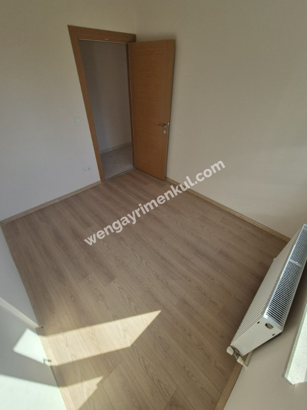 YAKACIK ÇARŞI MAHALLESİ'NDE 2+1 SATILIK DAİRE (TR / ENG)