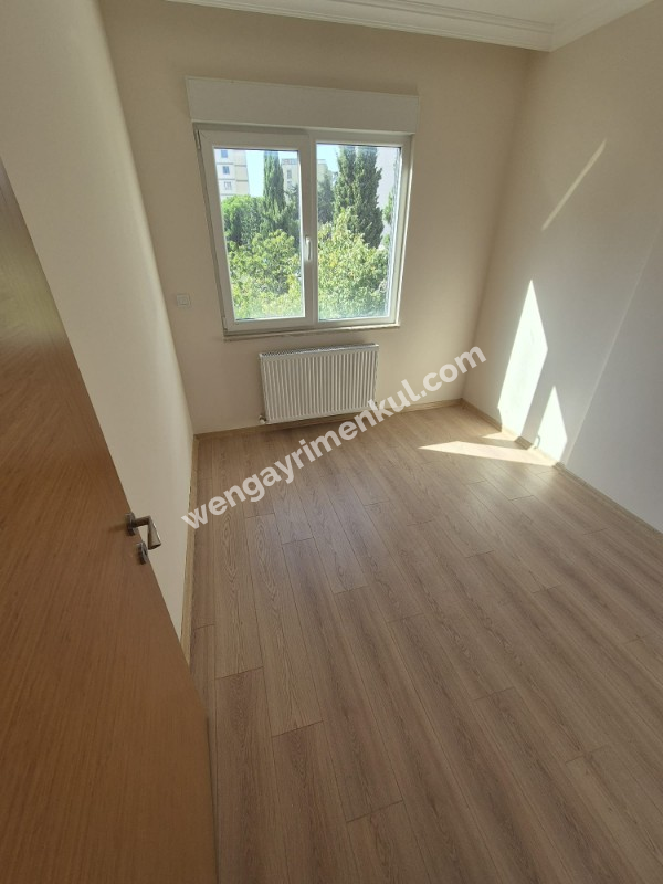 YAKACIK ÇARŞI MAHALLESİ'NDE 2+1 SATILIK DAİRE (TR / ENG)