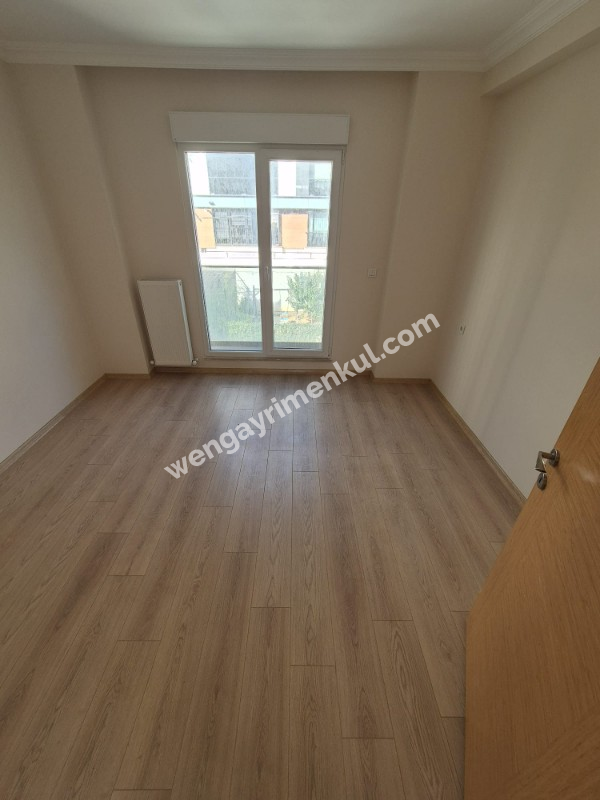 YAKACIK ÇARŞI MAHALLESİ'NDE 2+1 SATILIK DAİRE (TR / ENG)