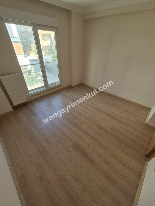 YAKACIK ÇARŞI MAHALLESİ'NDE 2+1 SATILIK DAİRE (TR / ENG)
