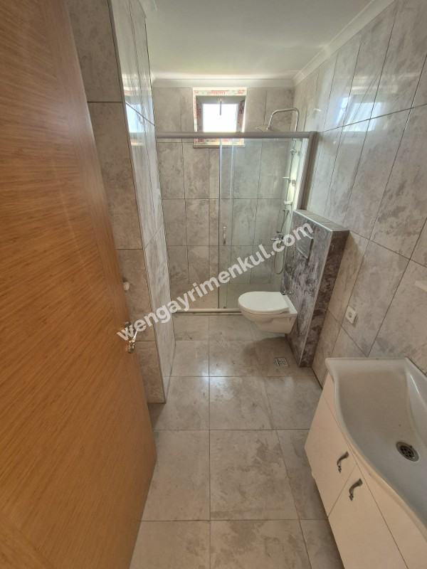 YAKACIK ÇARŞI MAHALLESİ'NDE 2+1 SATILIK DAİRE (TR / ENG)