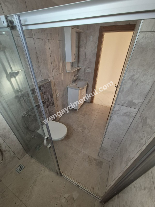 YAKACIK ÇARŞI MAHALLESİ'NDE 2+1 SATILIK DAİRE (TR / ENG)