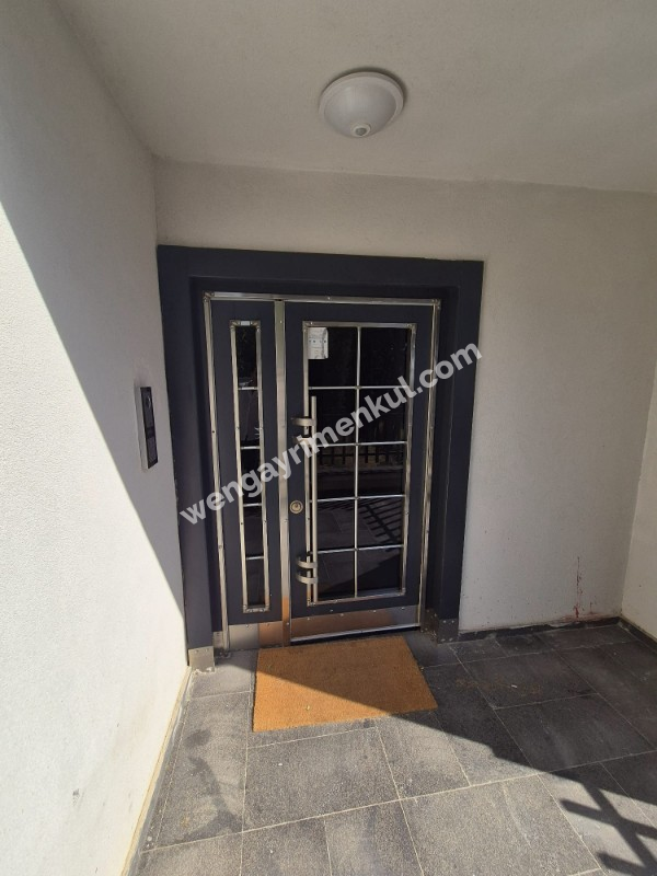 YAKACIK ÇARŞI MAHALLESİ'NDE 2+1 SATILIK DAİRE (TR / ENG)