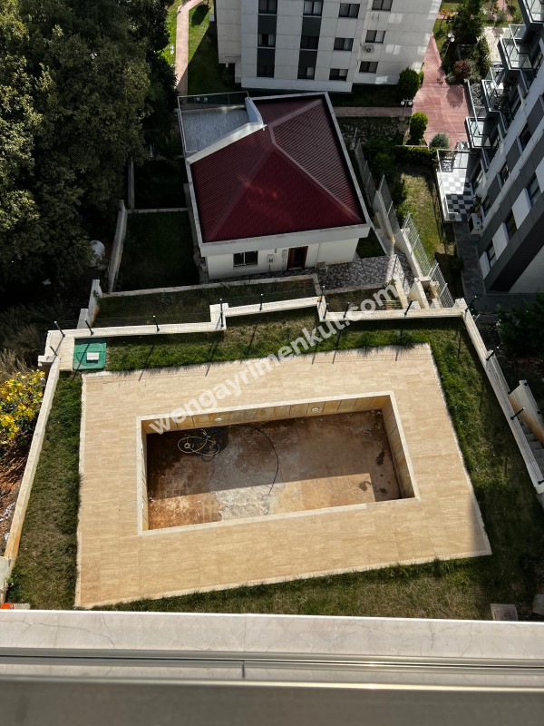YAKACIK ÇARŞI MAHALLESİ'NDE 2+1 SATILIK DAİRE (TR / ENG)