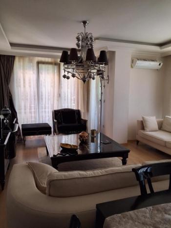Bakırköy Zuhuratbaba Mahallesi’nde Merkezi Konumda Ferah 2+1 Satılık Daire 