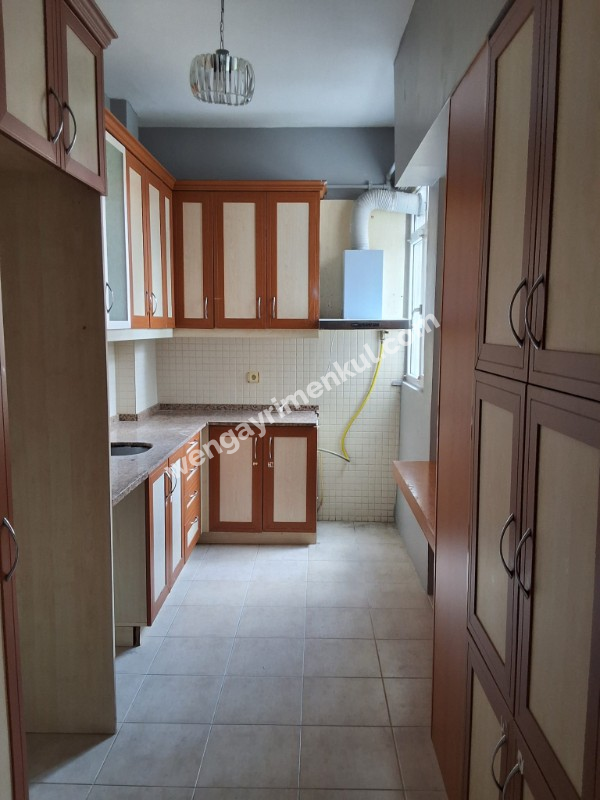 Bakırköy Kartaltepe Mahallesi’nde Geniş ve Kullanışlı 3+1 Kiralık Daire