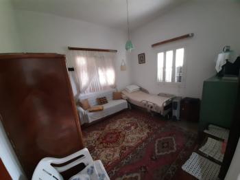 MAĞUSA MARAŞ GİRİŞİNDE SATILIK BAHÇELİ MÜSTAKİL EV.