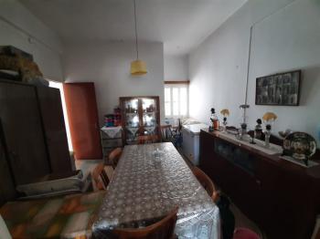 MAĞUSA MARAŞ GİRİŞİNDE SATILIK BAHÇELİ MÜSTAKİL EV.