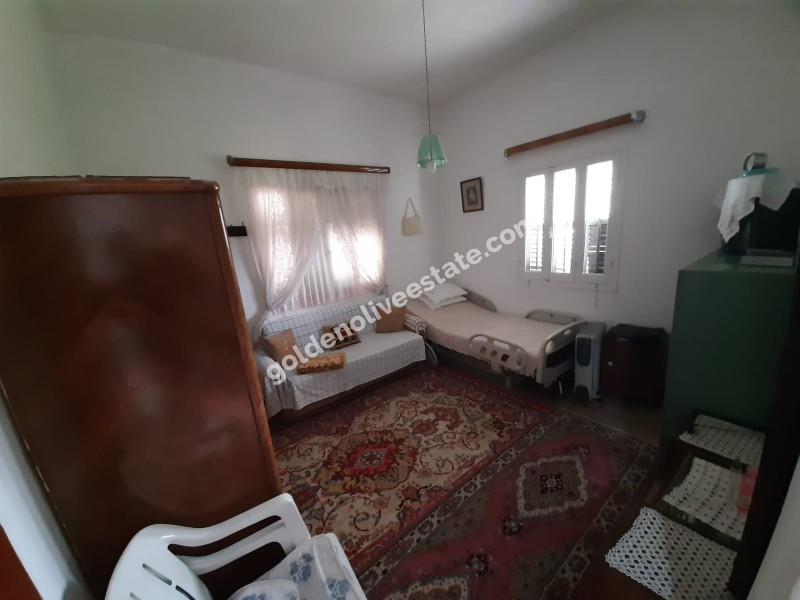 MAĞUSA MARAŞ GİRİŞİNDE SATILIK BAHÇELİ MÜSTAKİL EV.