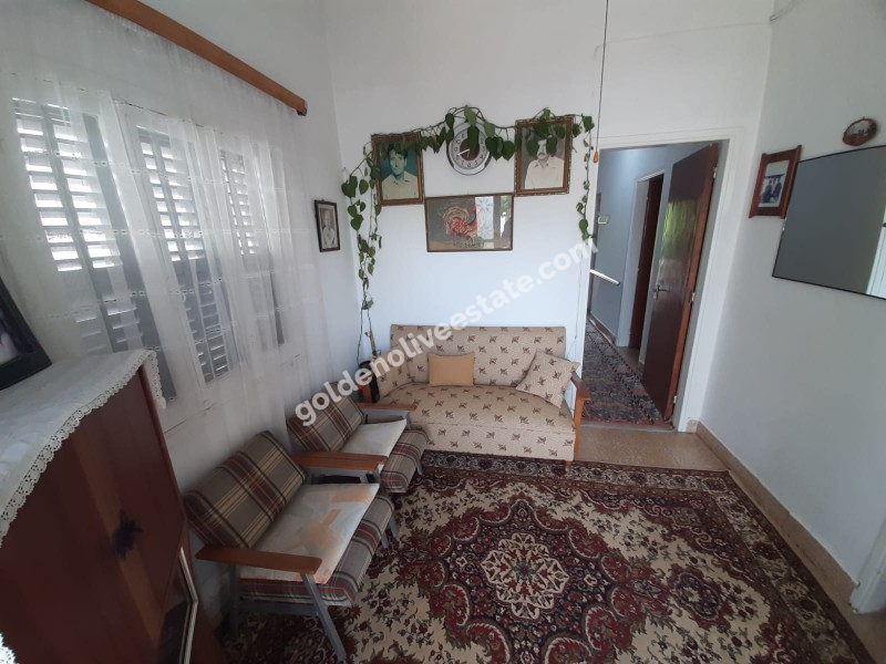 MAĞUSA MARAŞ GİRİŞİNDE SATILIK BAHÇELİ MÜSTAKİL EV.