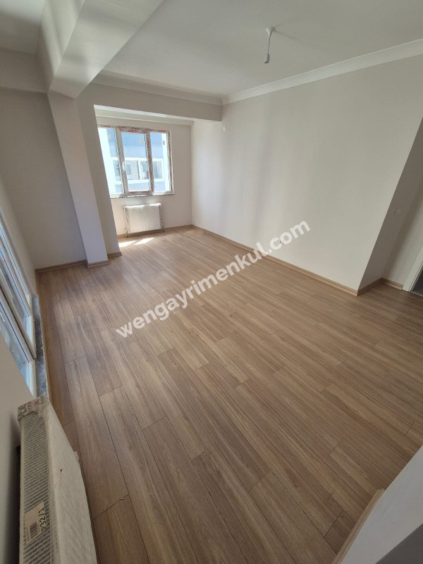 KARTAL ESENTEPE MAHALLESİ'NDE 2+1 SATILIK DAİRE (TR/ENG)