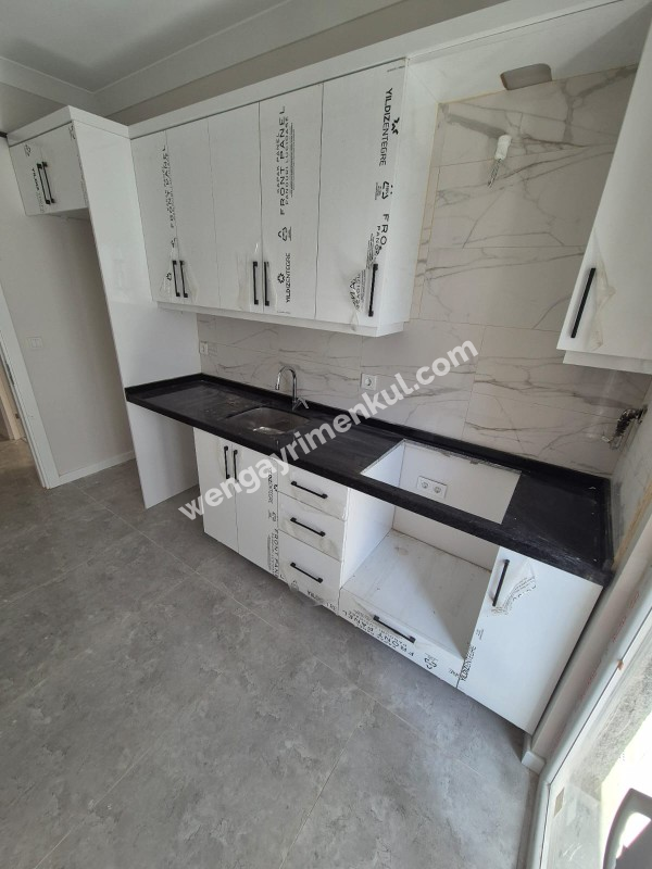KARTAL ESENTEPE MAHALLESİ'NDE 2+1 SATILIK DAİRE (TR/ENG)
