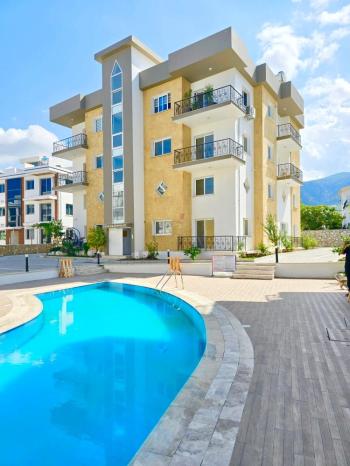 KKTC Girne Alsancak ta Havuzlu Sitede 1+1 Sıfır Çok Özel Daire