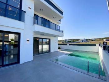 Didim'de Köşebaşı Satılık Tam Müstakil Villa