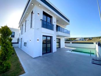 Didim'de Köşebaşı Satılık Tam Müstakil Villa
