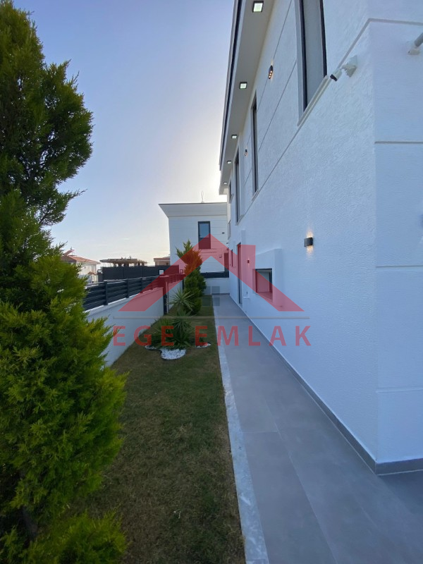 Didim'de Köşebaşı Satılık Tam Müstakil Villa