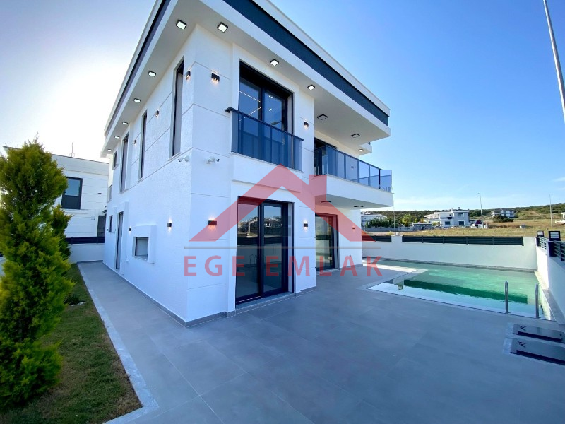 Didim'de Köşebaşı Satılık Tam Müstakil Villa
