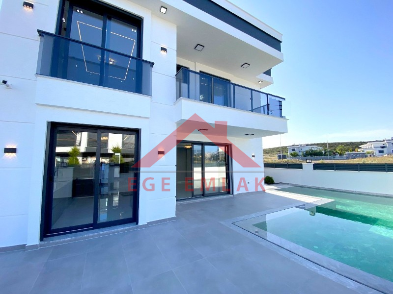 Didim'de Köşebaşı Satılık Tam Müstakil Villa