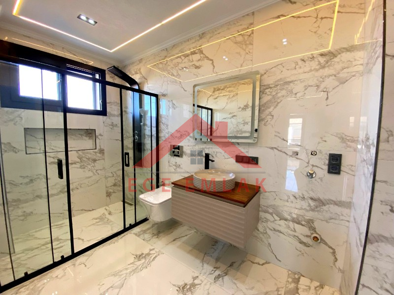 Didim'de Köşebaşı Satılık Tam Müstakil Villa