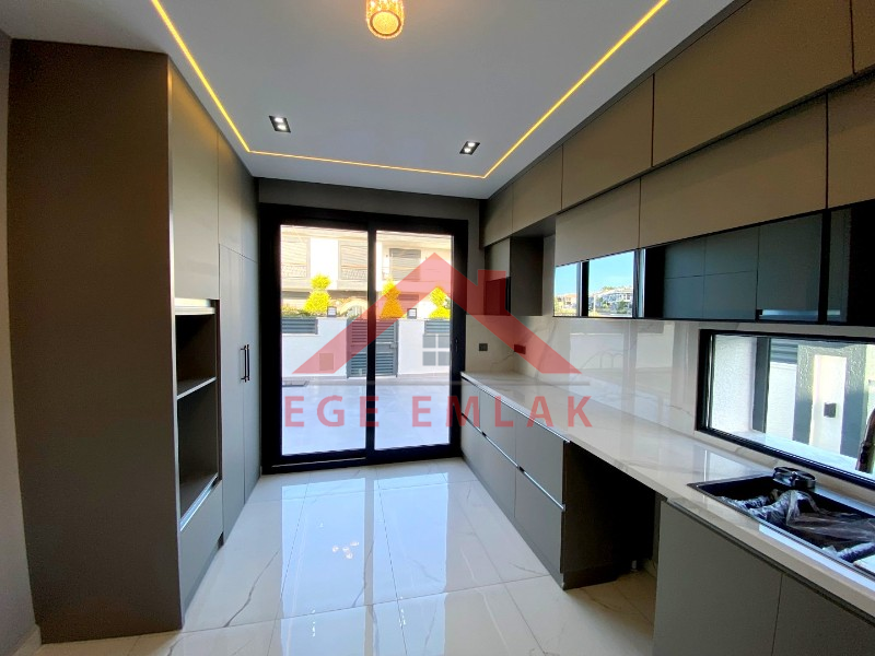 Didim'de Köşebaşı Satılık Tam Müstakil Villa