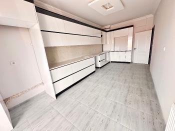 GÜVENAY - ÇORUM CENGİZ TOPEL CADDESİ KALE KARŞISI SATILIK 3+1 DAİRE