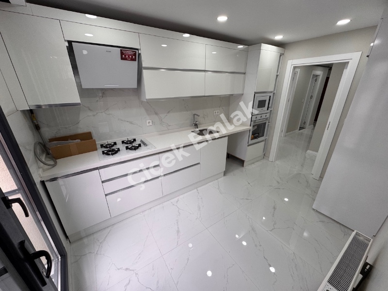 Binevler Metro 3 dk | 3+1 Net 100 m² Asansörlü, Kapalı Otoparklı Daire