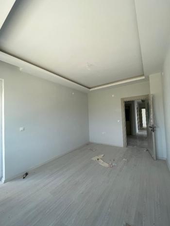 AFYON ÜÇOK EMLAKTAN ERKMEN DE SATILIK 4+1 GENİŞ SIFIR DAİRE