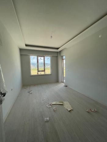 AFYON ÜÇOK EMLAKTAN ERKMEN DE SATILIK 4+1 GENİŞ SIFIR DAİRE