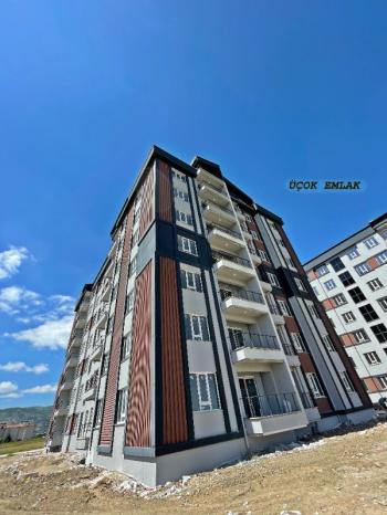 AFYON ÜÇOK EMLAKTAN ERKMEN DE SATILIK 4+1 GENİŞ SIFIR DAİRE