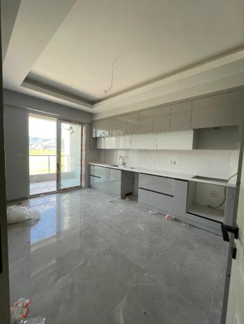 AFYON ÜÇOK EMLAKTAN ERKMEN DE SATILIK 4+1 GENİŞ SIFIR DAİRE