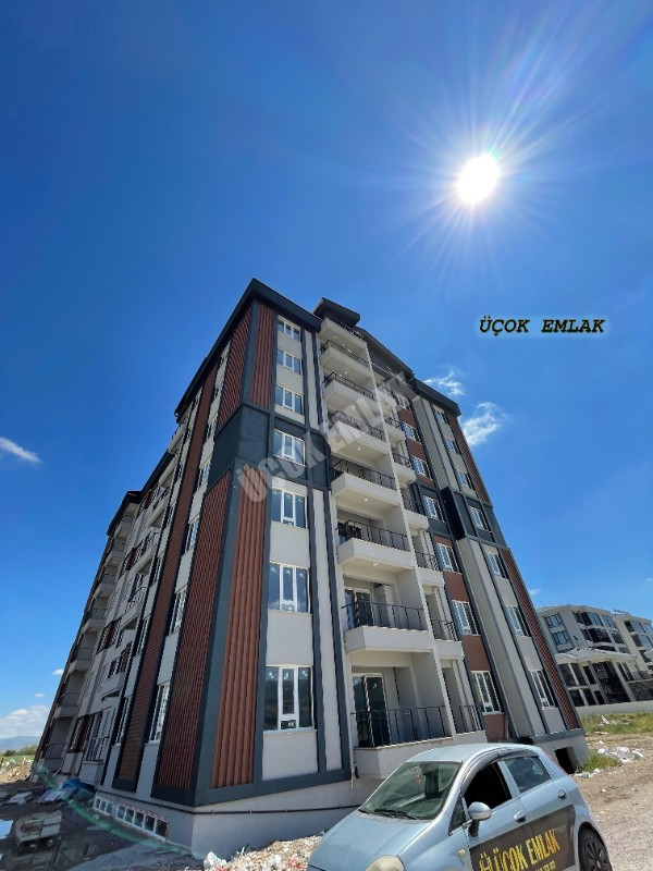 AFYON ÜÇOK EMLAKTAN ERKMEN DE SATILIK 4+1 FIRSAT LÜX SIFIR DAİRE