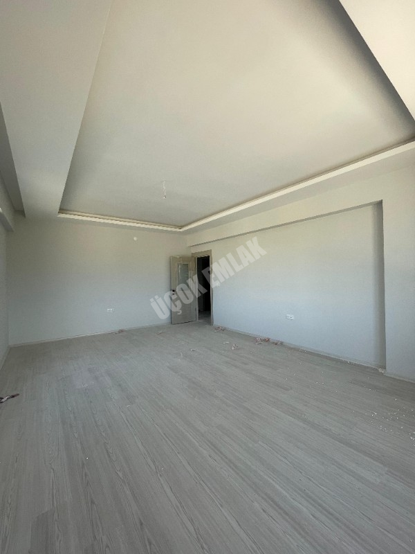 AFYON ÜÇOK EMLAKTAN ERKMEN DE SATILIK 4+1 FIRSAT LÜX SIFIR DAİRE