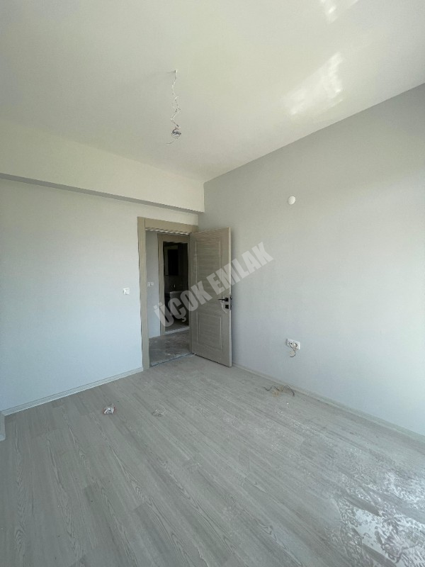 AFYON ÜÇOK EMLAKTAN ERKMEN DE SATILIK 4+1 GENİŞ SIFIR DAİRE