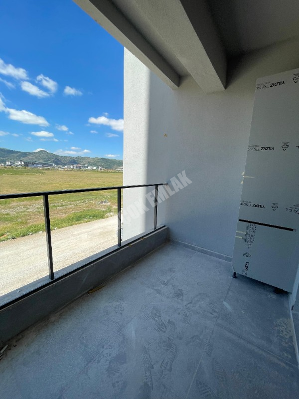 AFYON ÜÇOK EMLAKTAN ERKMEN DE SATILIK 4+1 GENİŞ SIFIR DAİRE