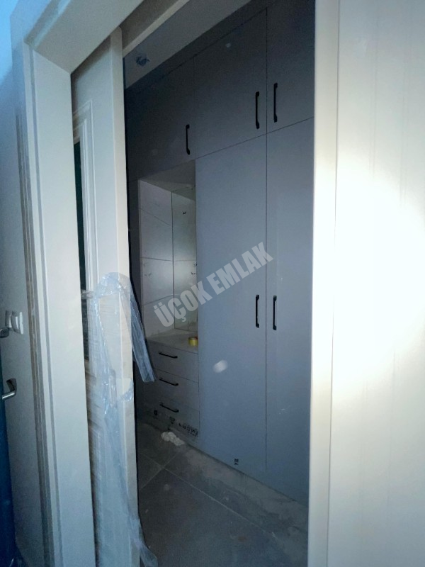 AFYON ÜÇOK EMLAKTAN ERKMEN DE SATILIK 4+1 GENİŞ SIFIR DAİRE