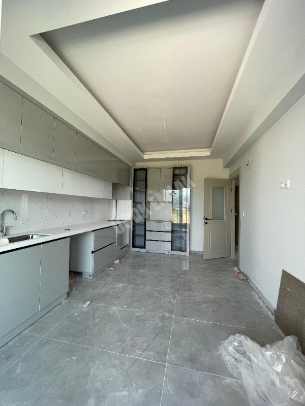 AFYON ÜÇOK EMLAKTAN ERKMEN DE SATILIK 4+1 GENİŞ SIFIR DAİRE